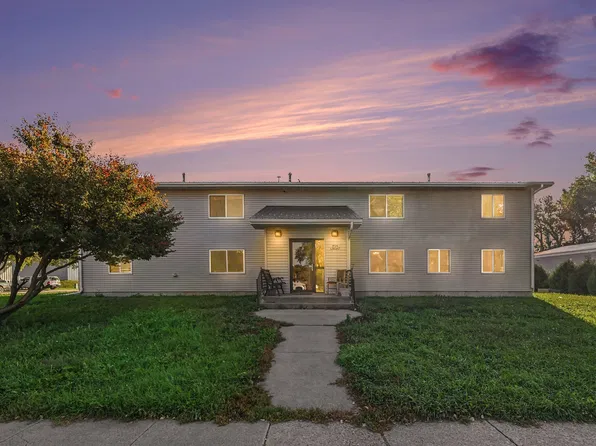 1920 Locust St APT 104, Yankton, SD 57078