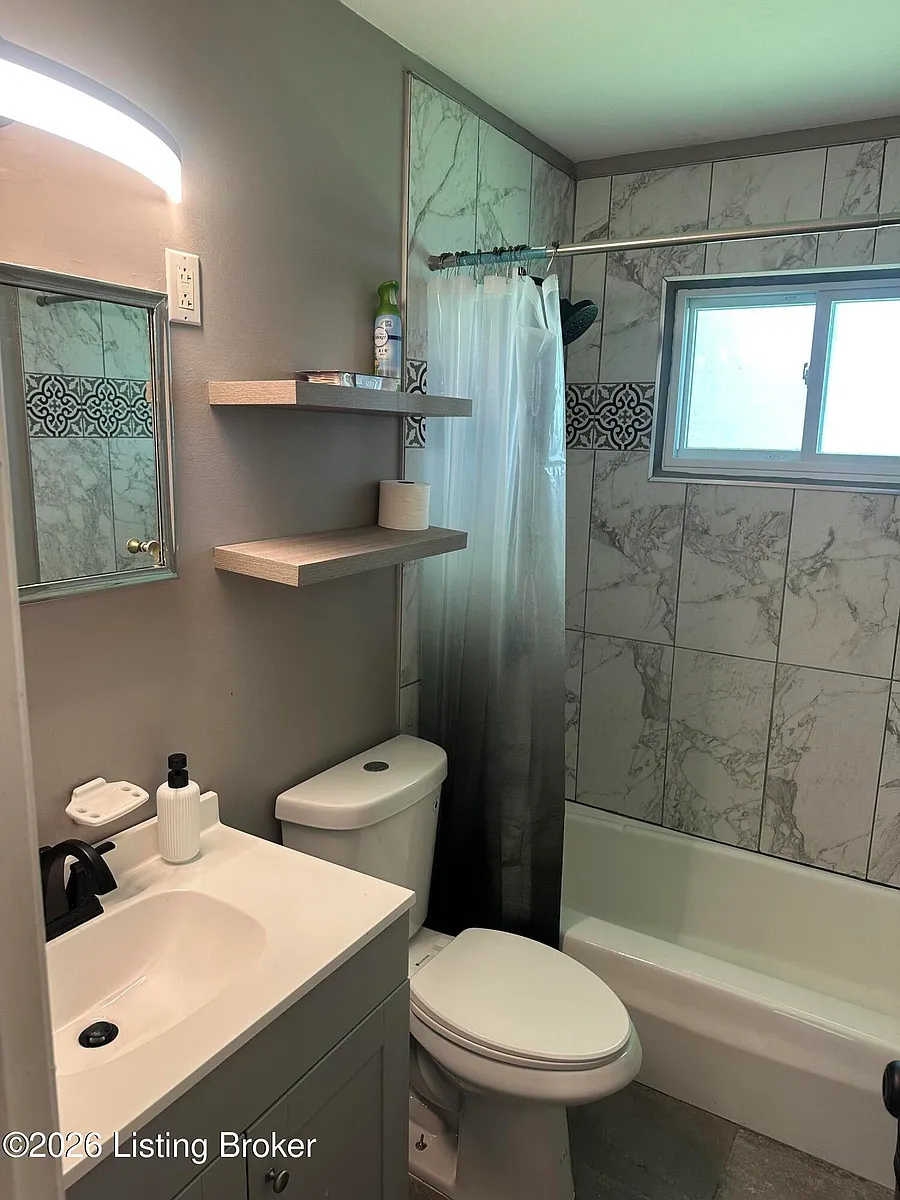 Building Photo - 4535 Stonestreet Ave #3