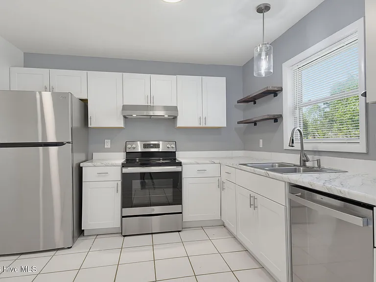 305 W Willowood Ln — Photo 19