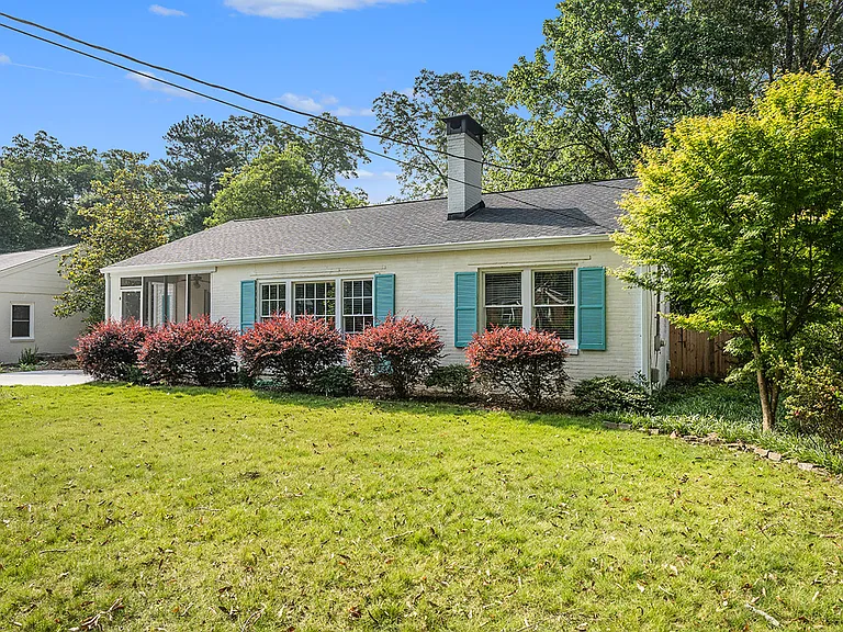 2263 Sanford Rd — Photo 2
