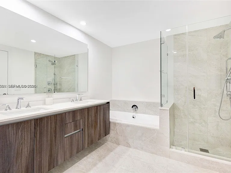 488 NE 18th St #2301 — Photo 19