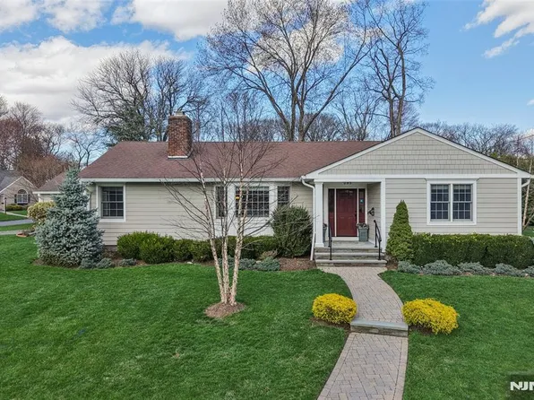 395 Frances Pl, Wyckoff, NJ 07481