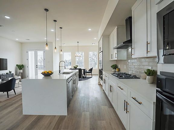 4th image of 4107 Dreyfus St