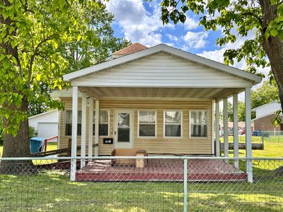 703 West St, Flora, IL, 62839