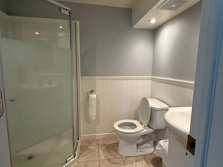 173 Hawkins Dr — Photo 10