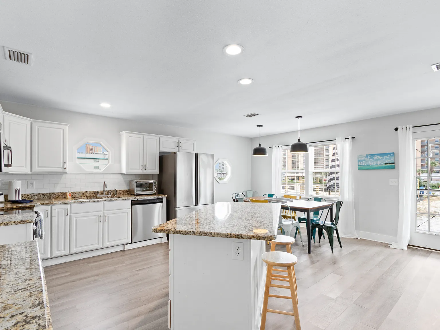6 bed, 2620 sqft, $6,500 — Photo 4