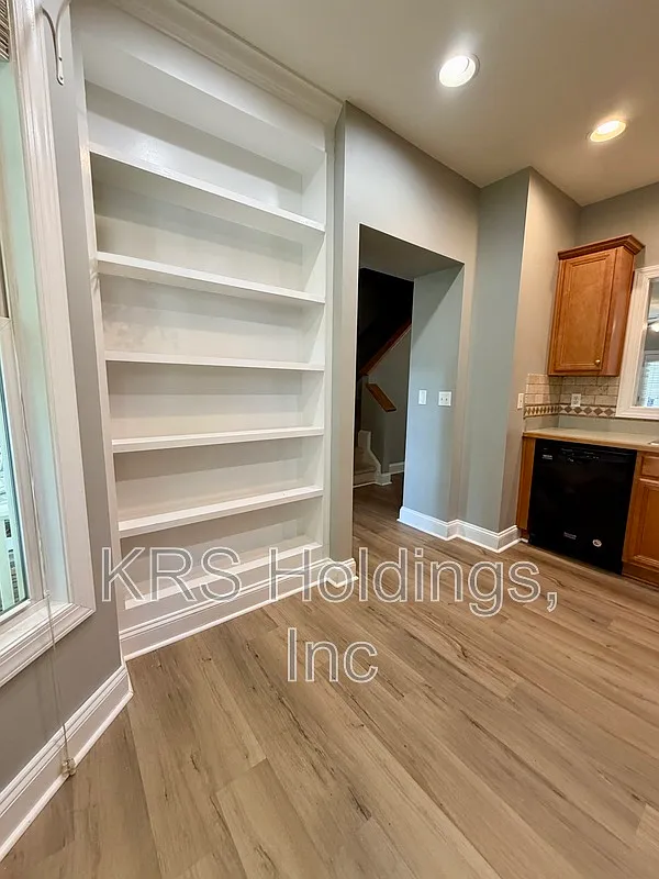 3 bed, 2.5 bath, 1558 sqft, $2,350 — Photo 3