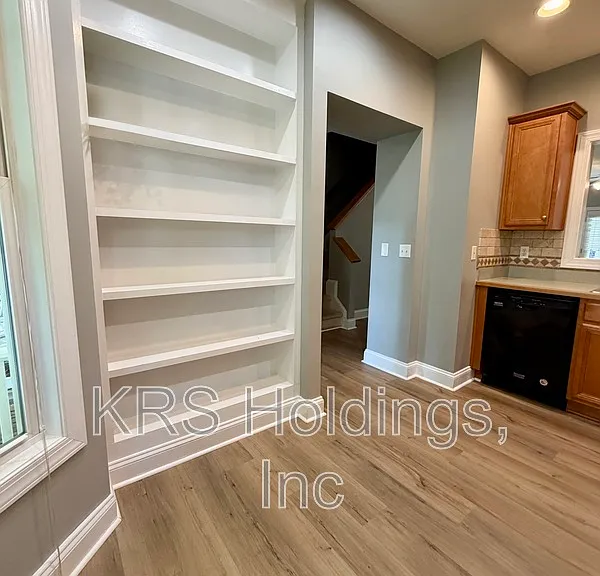 1950 Tudor Ct — Photo 3