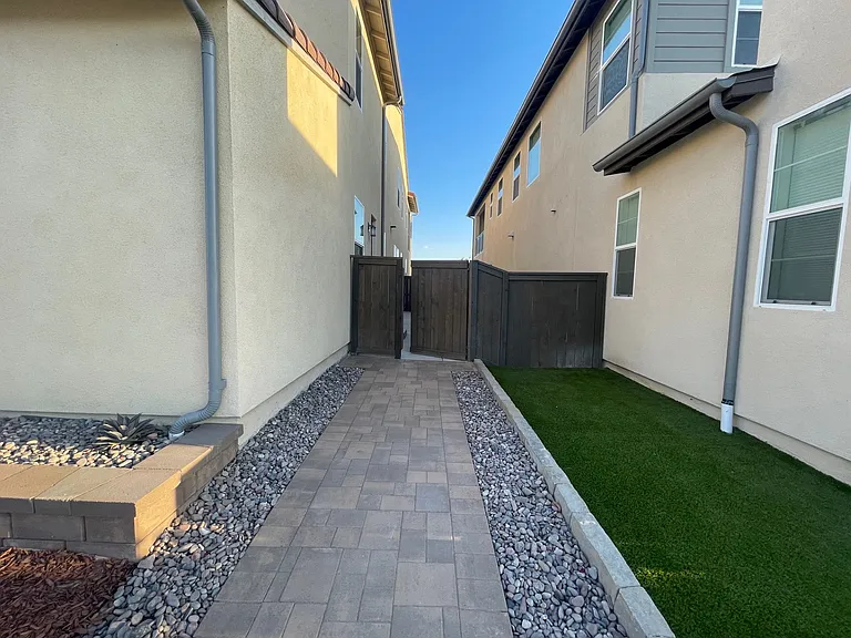 2398 Calle Grandon — Photo 2