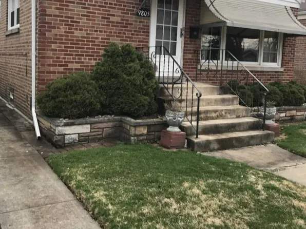 9805 S Muskegon Ave, Chicago, IL 60617