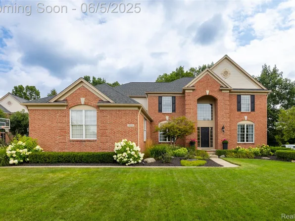 48510 Manhattan Cir, Canton, MI 48188