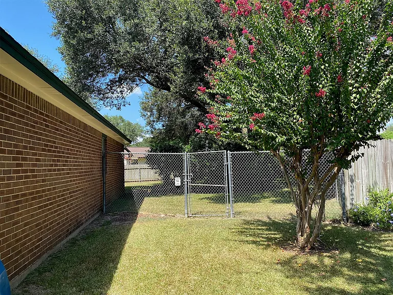 2733 Davis Ave — Photo 45