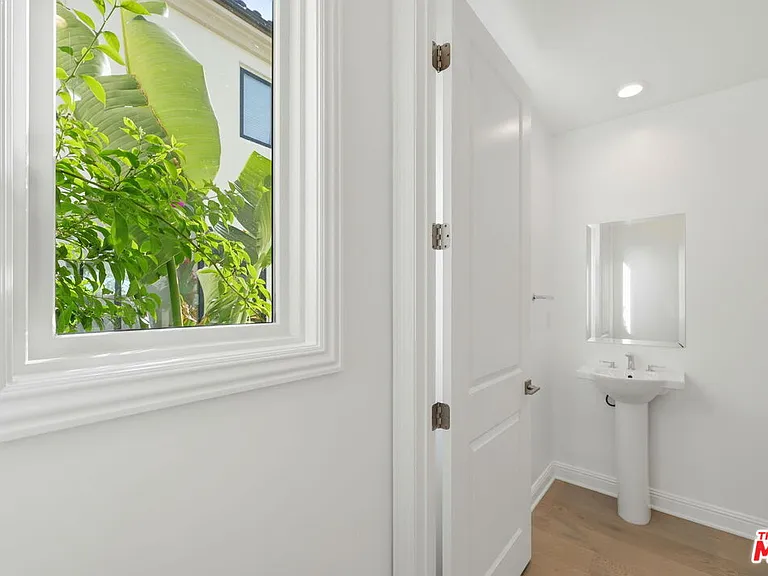 20448 W Liverpool Way — Photo 39