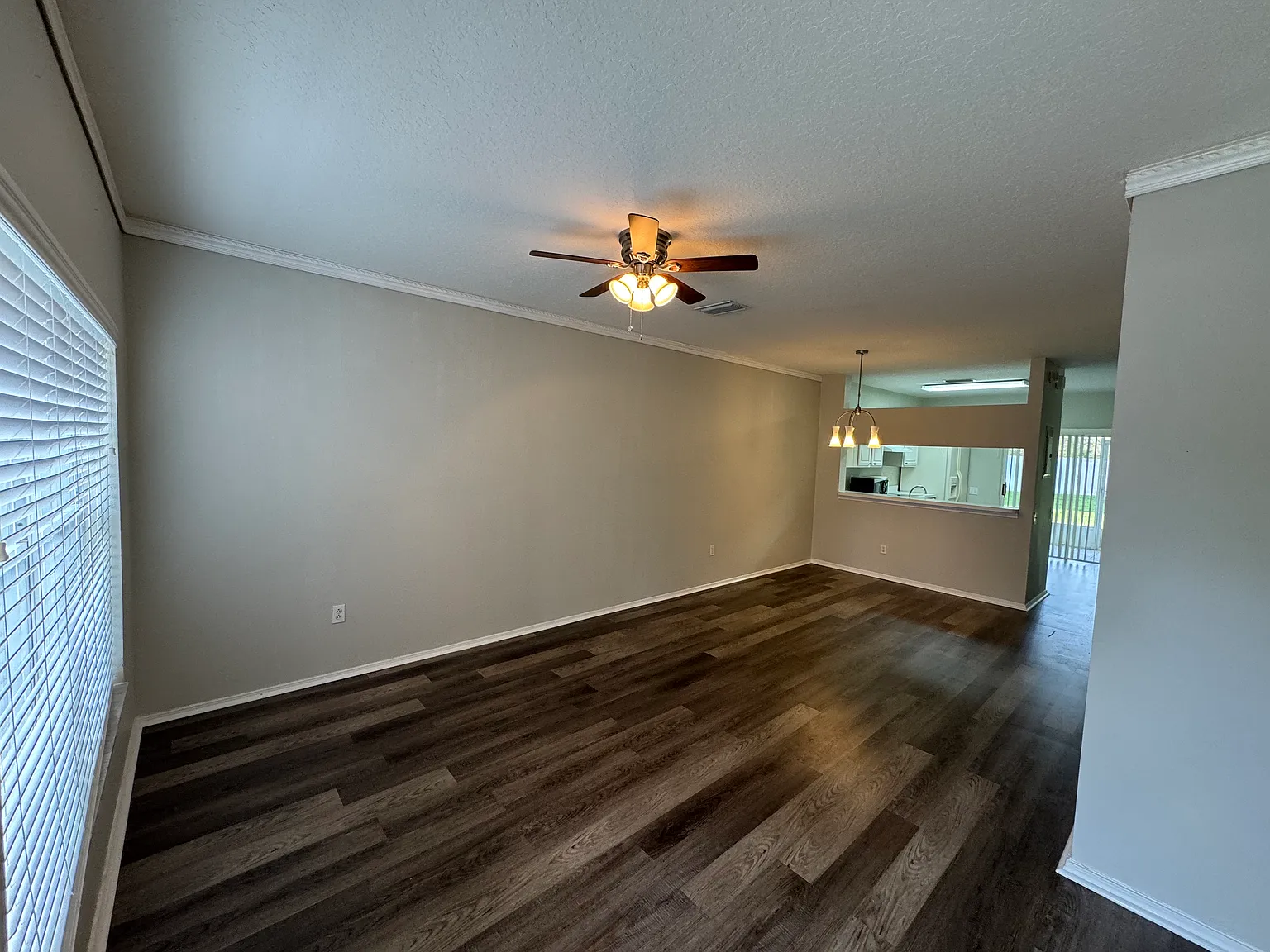 2 bed, 1.5 bath, 1184 sqft, $2,000 — Photo 3