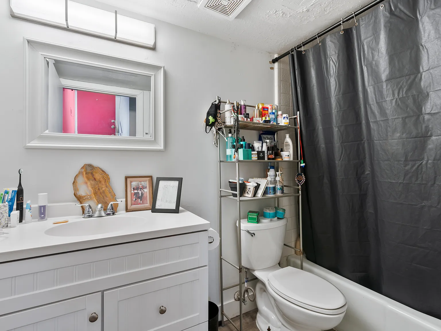 2 bed, 1200 sqft, $2,300 — Photo 4