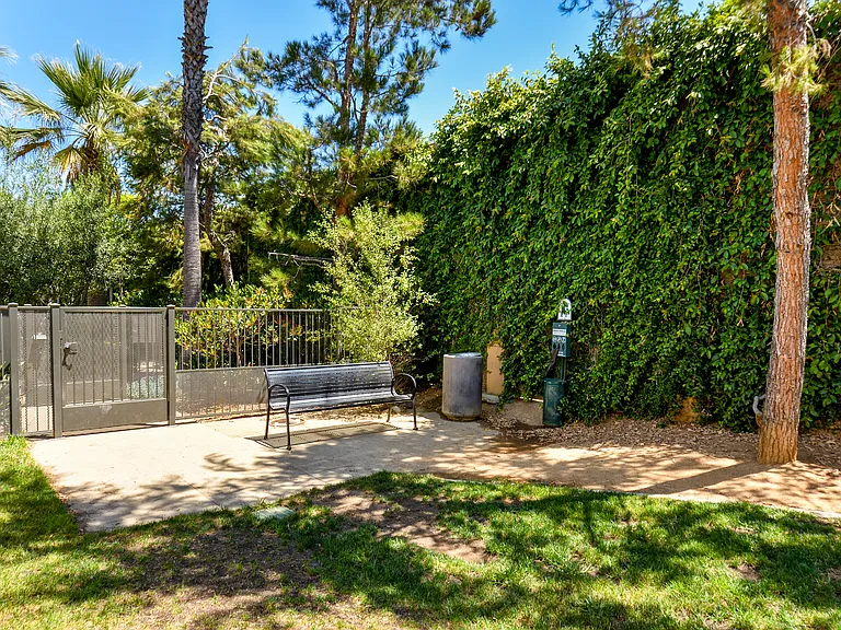 526 S Melrose St — Photo 29