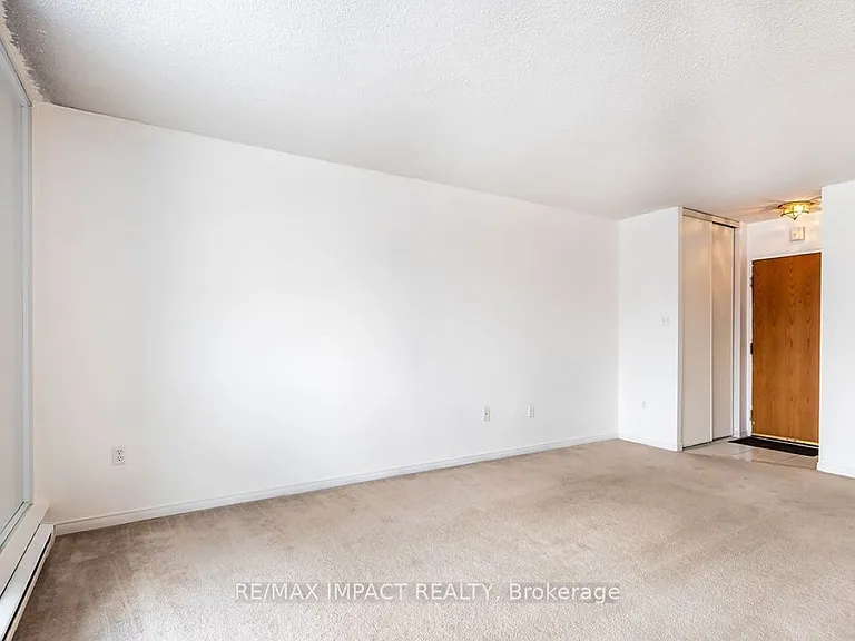 454 Centre St S #412 — Photo 2