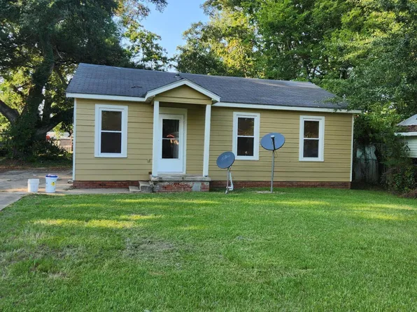 628 W Bertheaud Ave, Opelousas, LA 70570