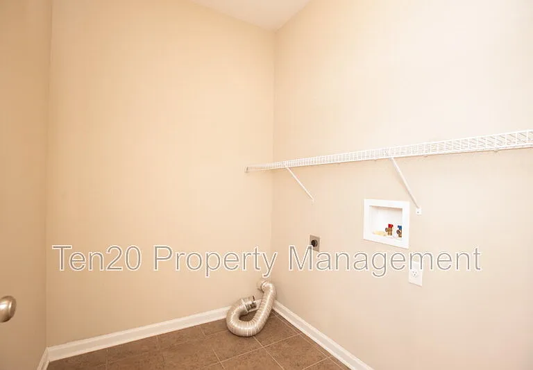 2510 Ridgewood Way — Photo 3
