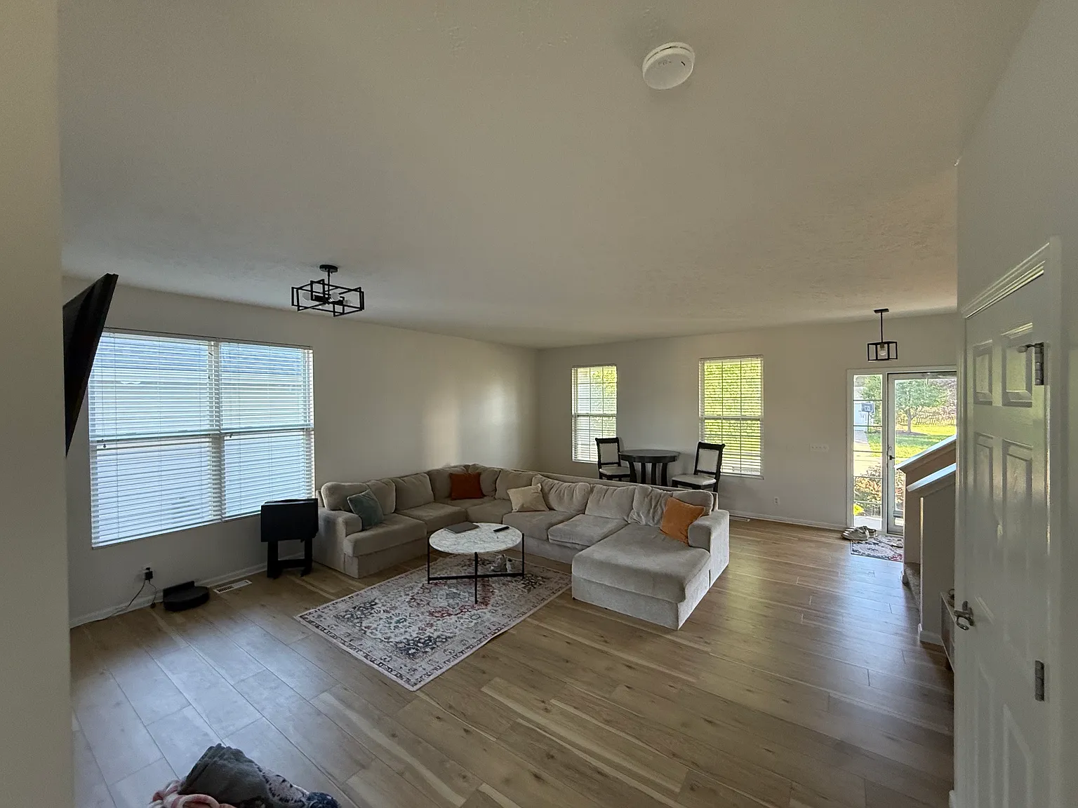 4 bed, 2.5 bath, 2788 sqft, $2,900 — Photo 2