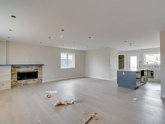 5th image of 4947 N 10th Ave SW