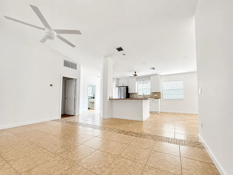 28869 Vermillion Ln — Photo 6