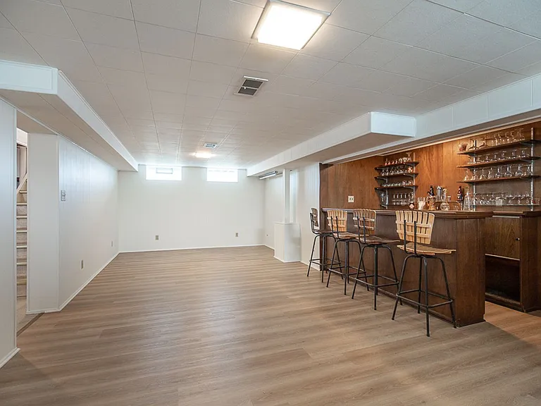 8310 Salisbury Dr — Photo 24