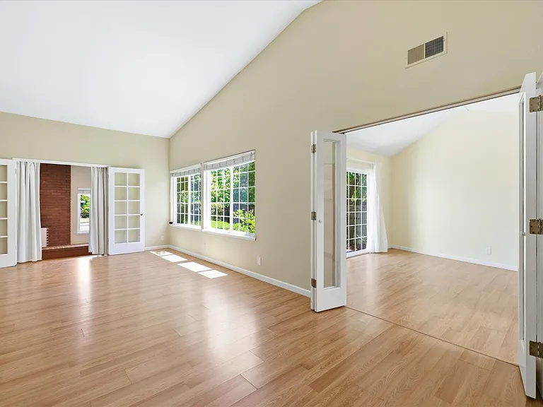 657 Sandy Hook Ct — Photo 5