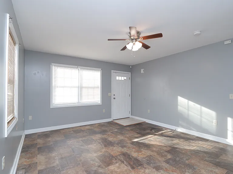51-53 Winthrop St #R — Photo 5