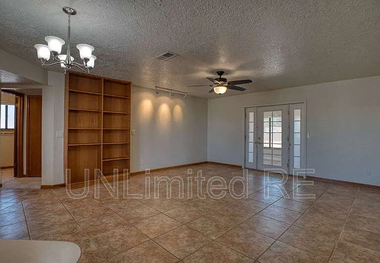 2512 Cisco Dr S — Photo 2