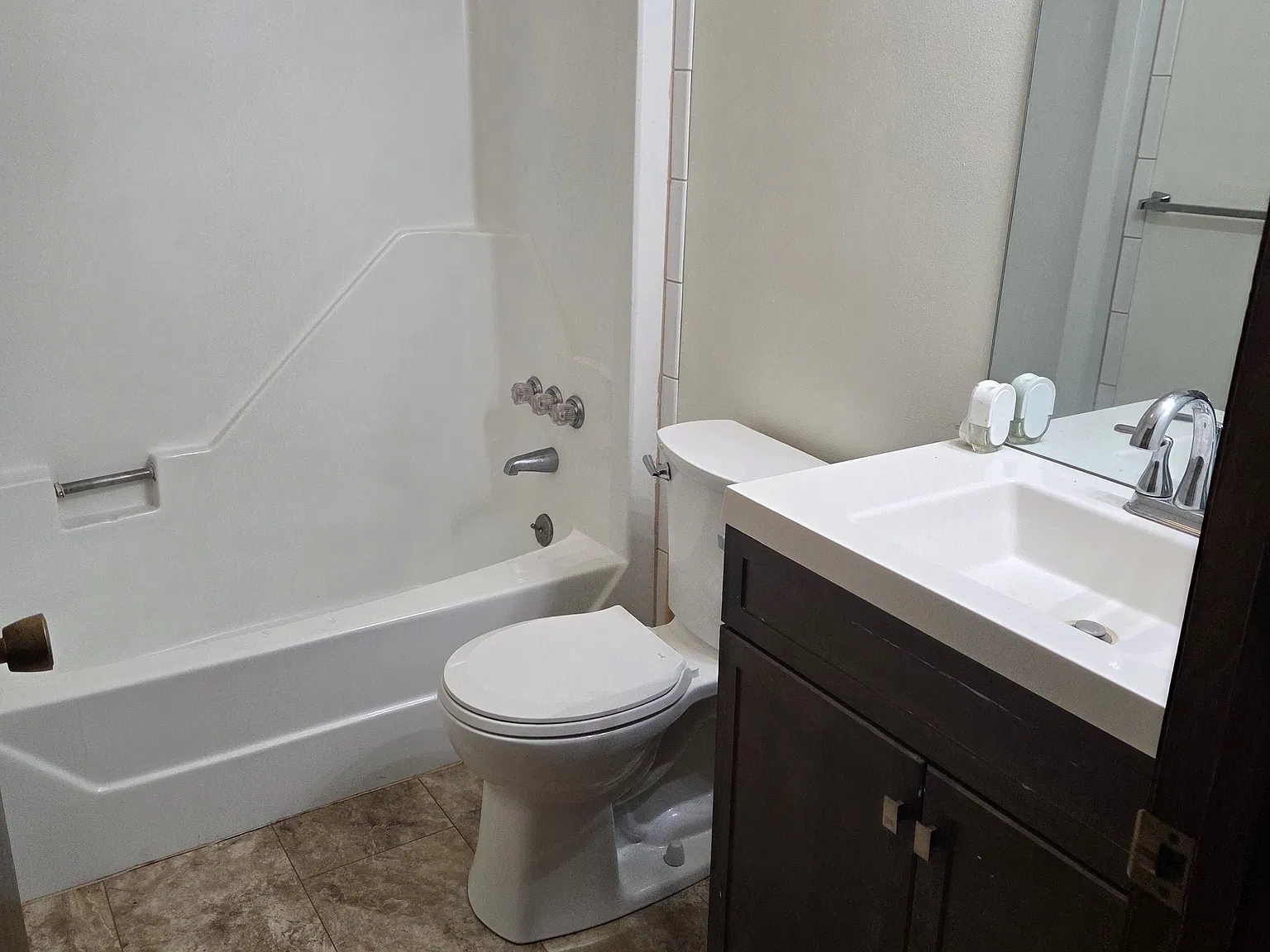 2 bed, 1.5 bath, $975 — Photo 3