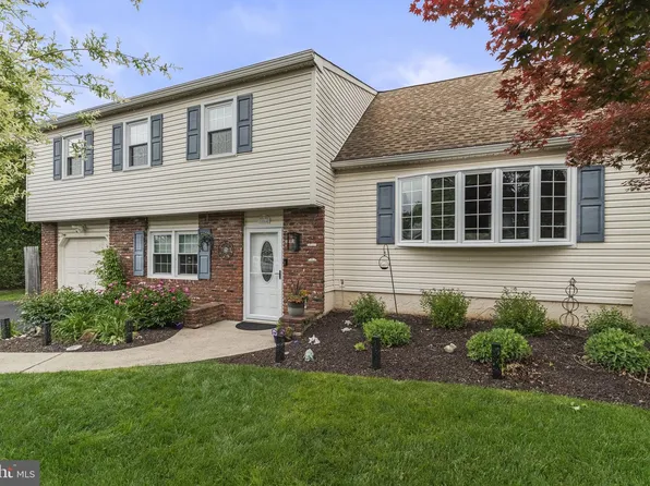 1064 Lincoln Ct, Warrington, PA 18976