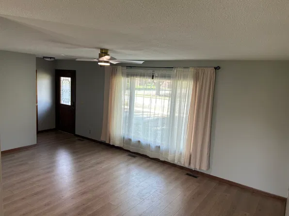 765 W 8th St, Garner, IA 50438