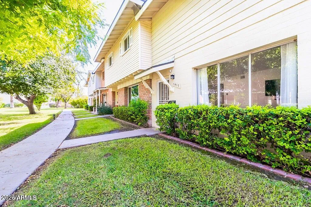 3 bed, 1.5 bath, 1408 sqft, $1,900 — Photo 4