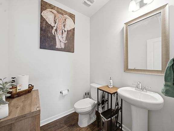 4th image of 1017 Woodcreek Rd