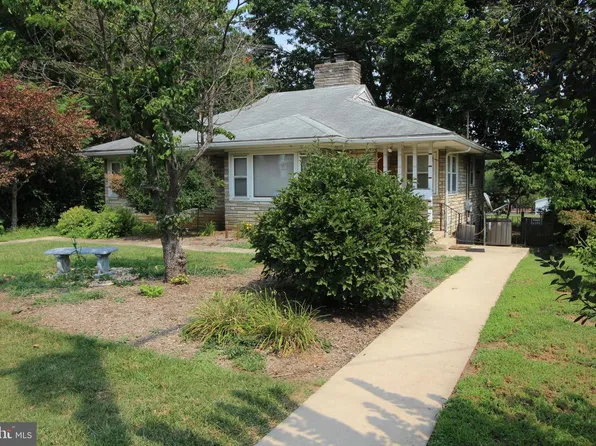 208 N Muhlenberg St, Woodstock, VA 22664