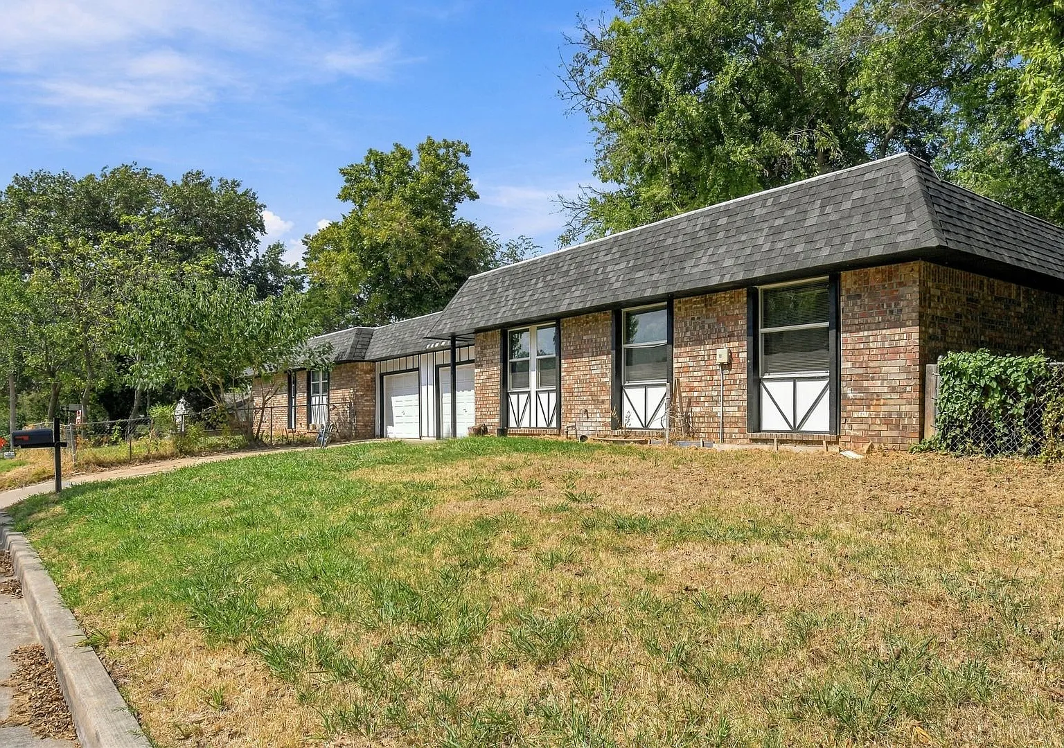 Charming 2-Bedroom Duplex in Tulsa — Photo 2