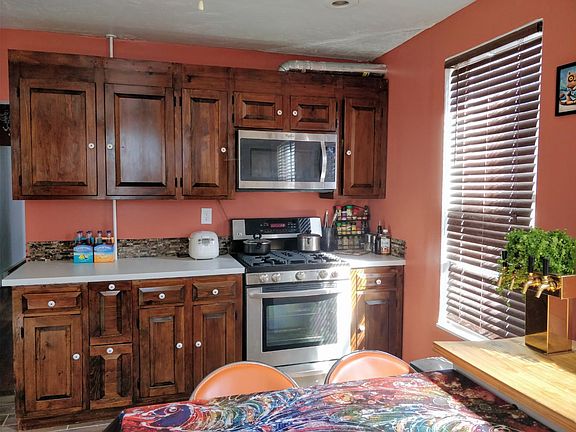 Gas stove/oven with vent