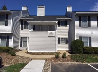 160 Mockingbird Ct, Three Bridges, NJ 08887