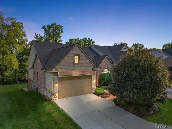 29211 Chestnut Ct, Farmington Hills, MI 48334
