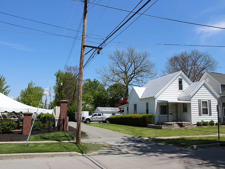 120 Garfield Ave — Photo 2
