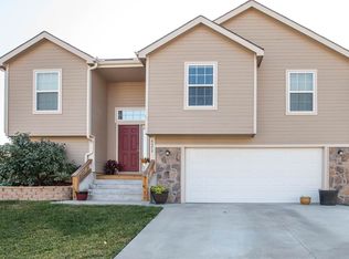 4573 Sunflower Slope Dr, Manhattan, KS 66502