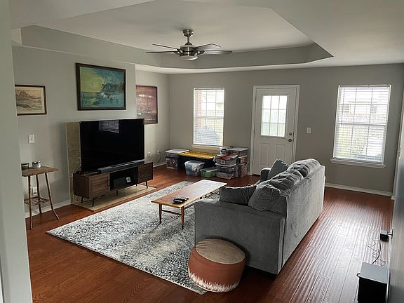4th image of 908 Charrington Pl