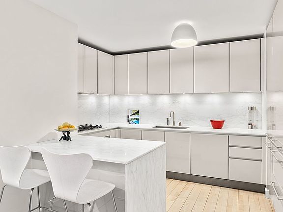 2nd image of 322 W 57th St APT 32F1