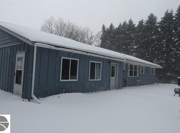 3rd image of 7598 Cedar Ct