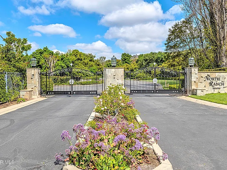 1687 Castlebridge Ct — Photo 57