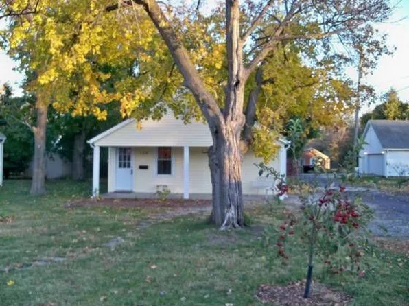 120 Rassi Ave, Morton, IL 61550