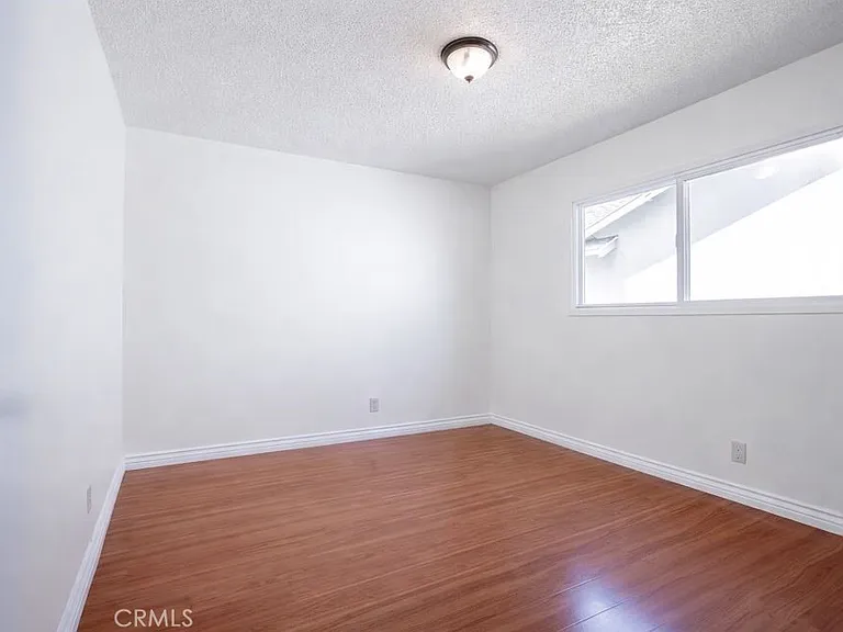 24033 Welby Way — Photo 16