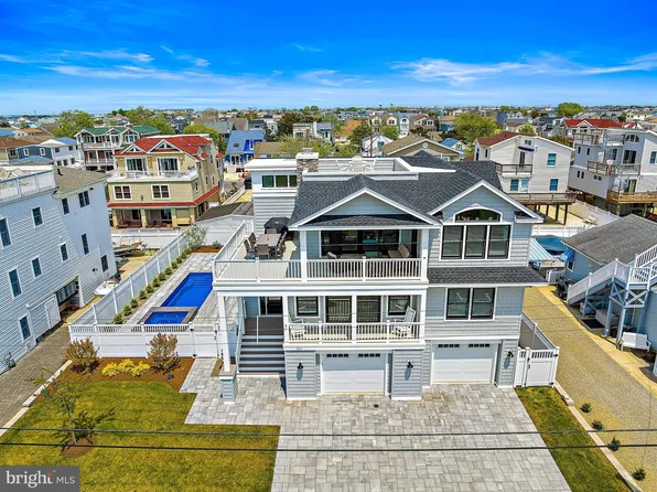 261 W 19th St, Ship Bottom, NJ 08008