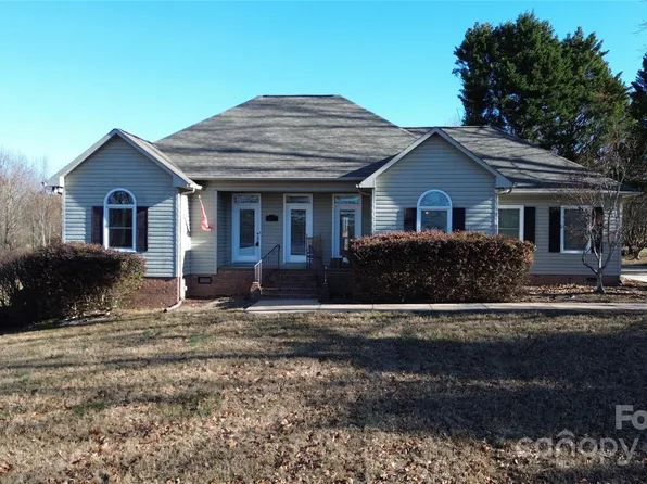 137 N Shore Dr, Cherryville, NC 28021